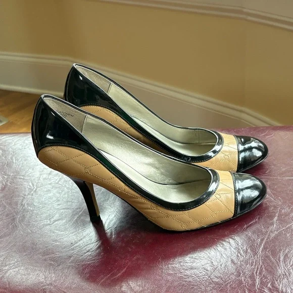Anne Klein Black and Tan Heels - Picture 2 of 13